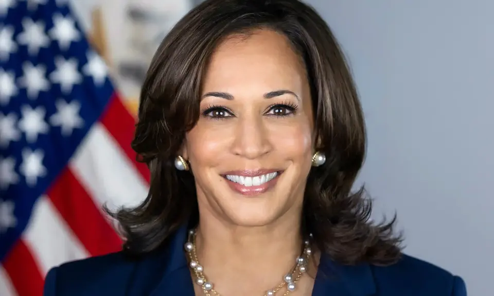 Official portrait of Kamala Harris cropped