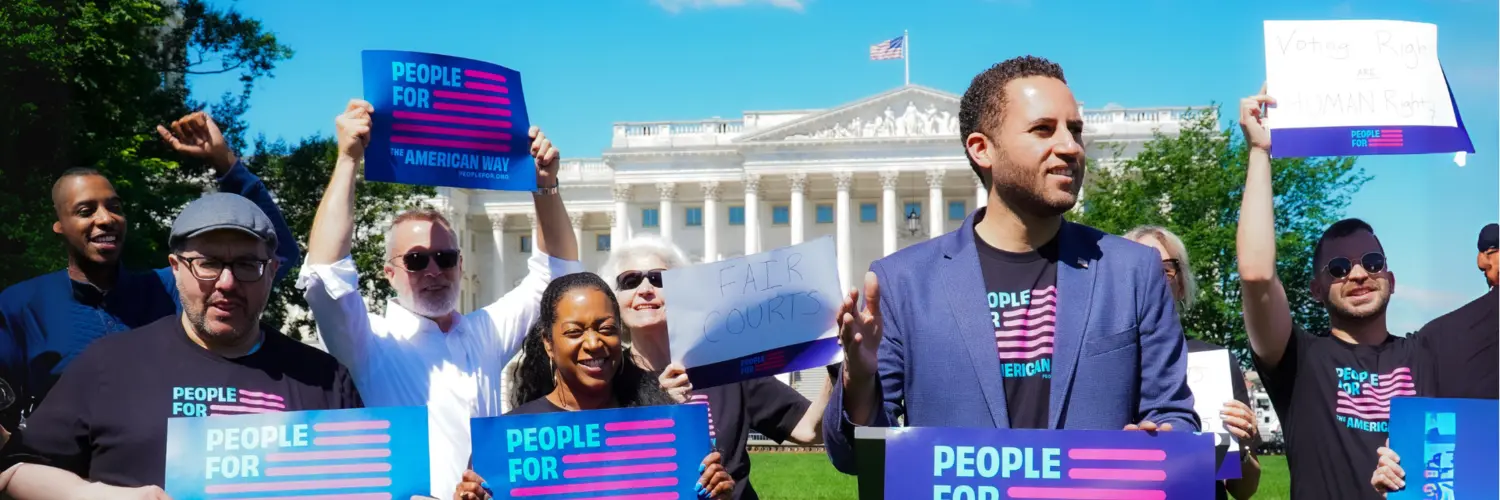 People holding sings in front of the US Capitol