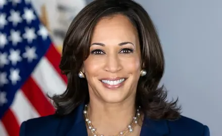 Official portrait of Kamala Harris cropped