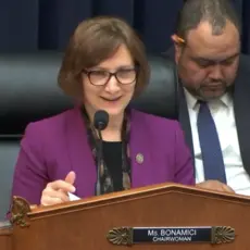 Suzanne Bonamici speaks at a podium