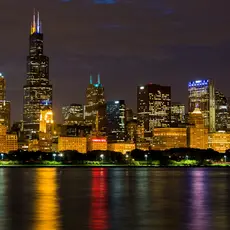 A photo of the Chicago skyline at night.